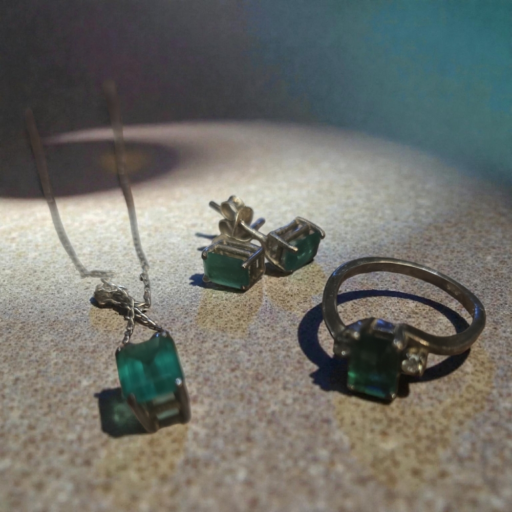 Silver Necklace with Green Gemstone‎
